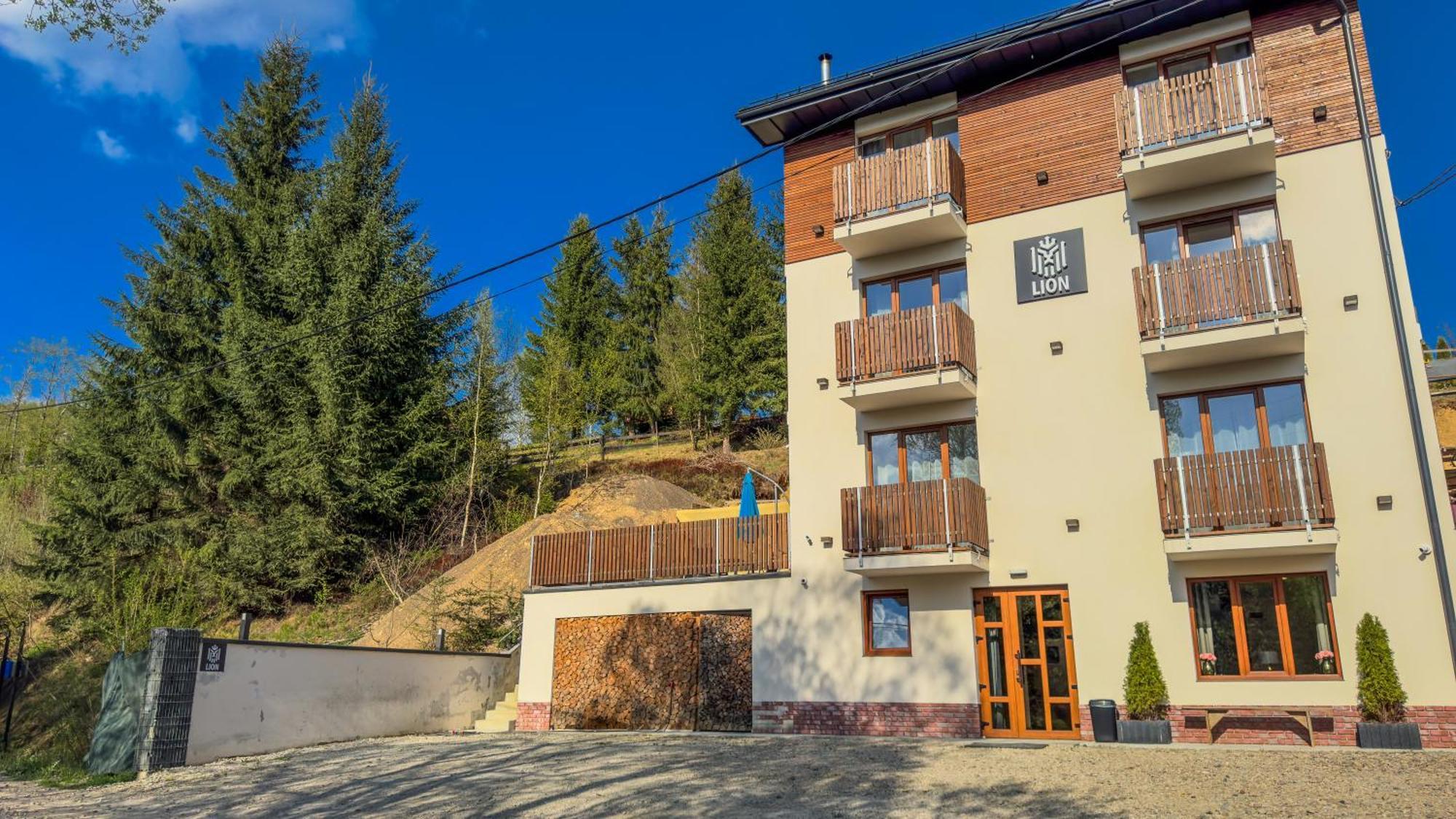Hotel Lion Bukovel Esterno foto